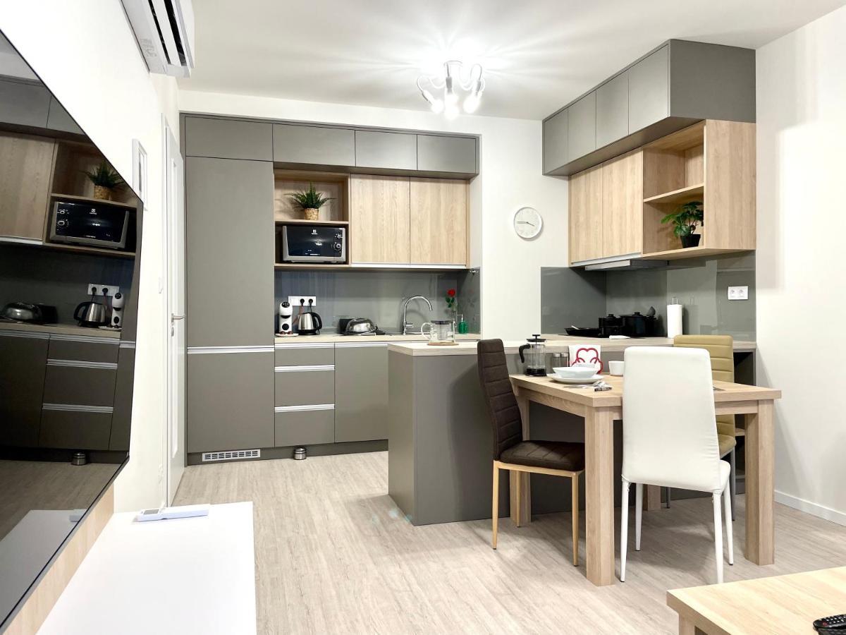 Central Stay Bratislava Buitenkant foto