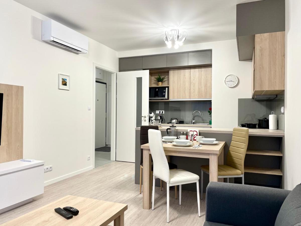 Central Stay Bratislava Buitenkant foto