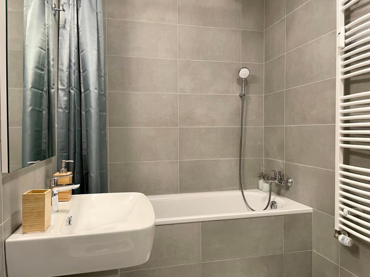 Central Stay Bratislava Buitenkant foto