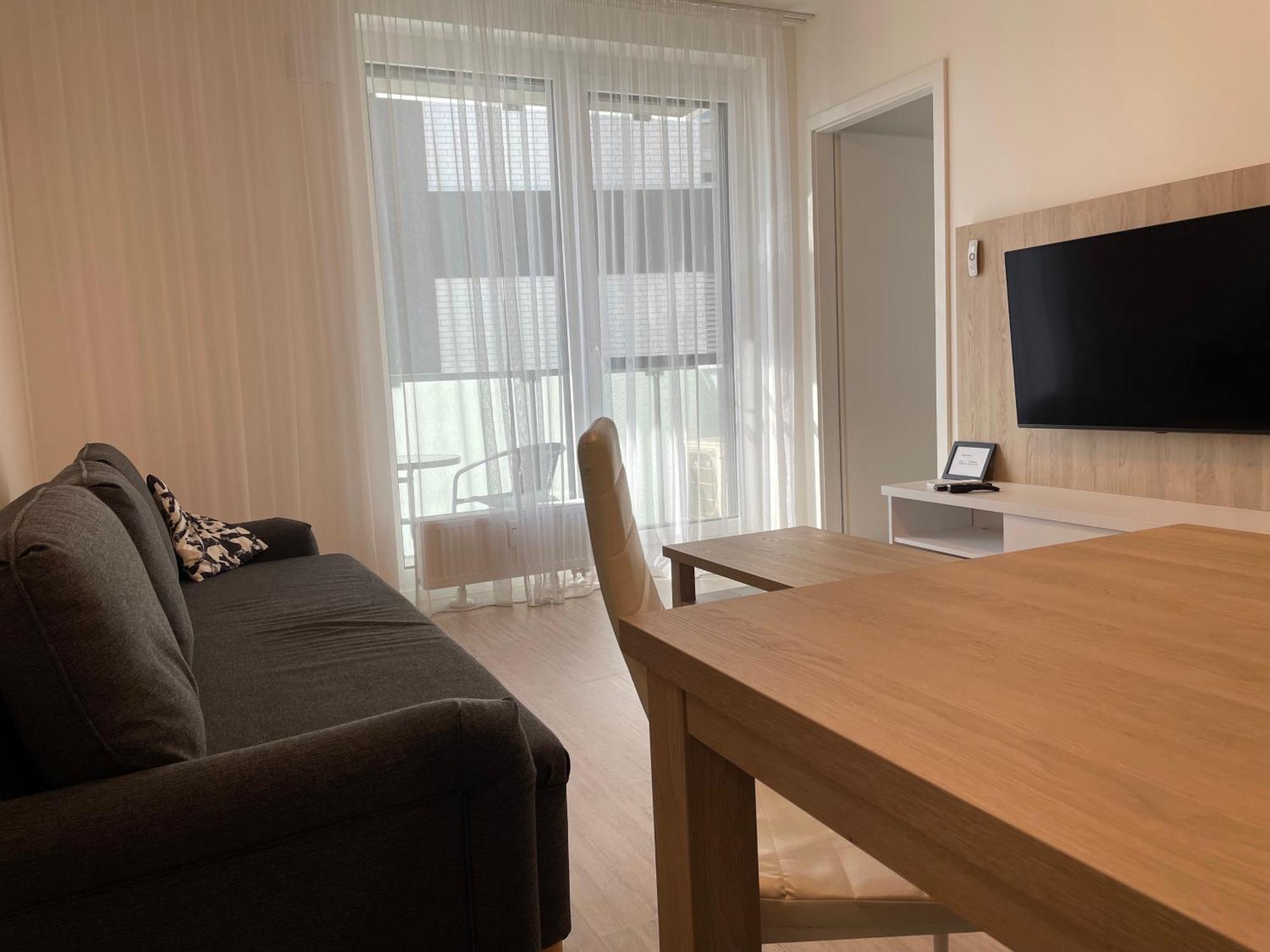 Central Stay Bratislava Buitenkant foto